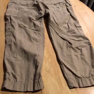 Charlotte Rouse khaki capri cargo pants
